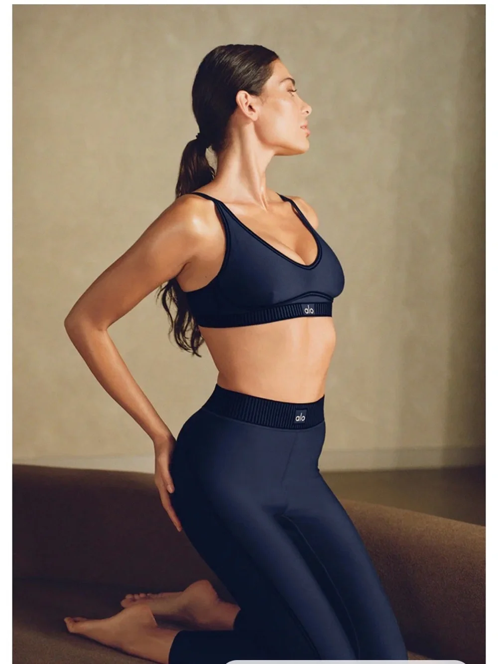 Alo Yoga Airlift Line Up Navy Sports Bra medium Athleisure glam workout